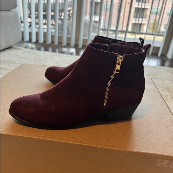 Just fab Red Ankle Suede Booties - Picture 3 of 10